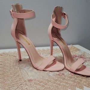 Super cute baby pink heels 👠